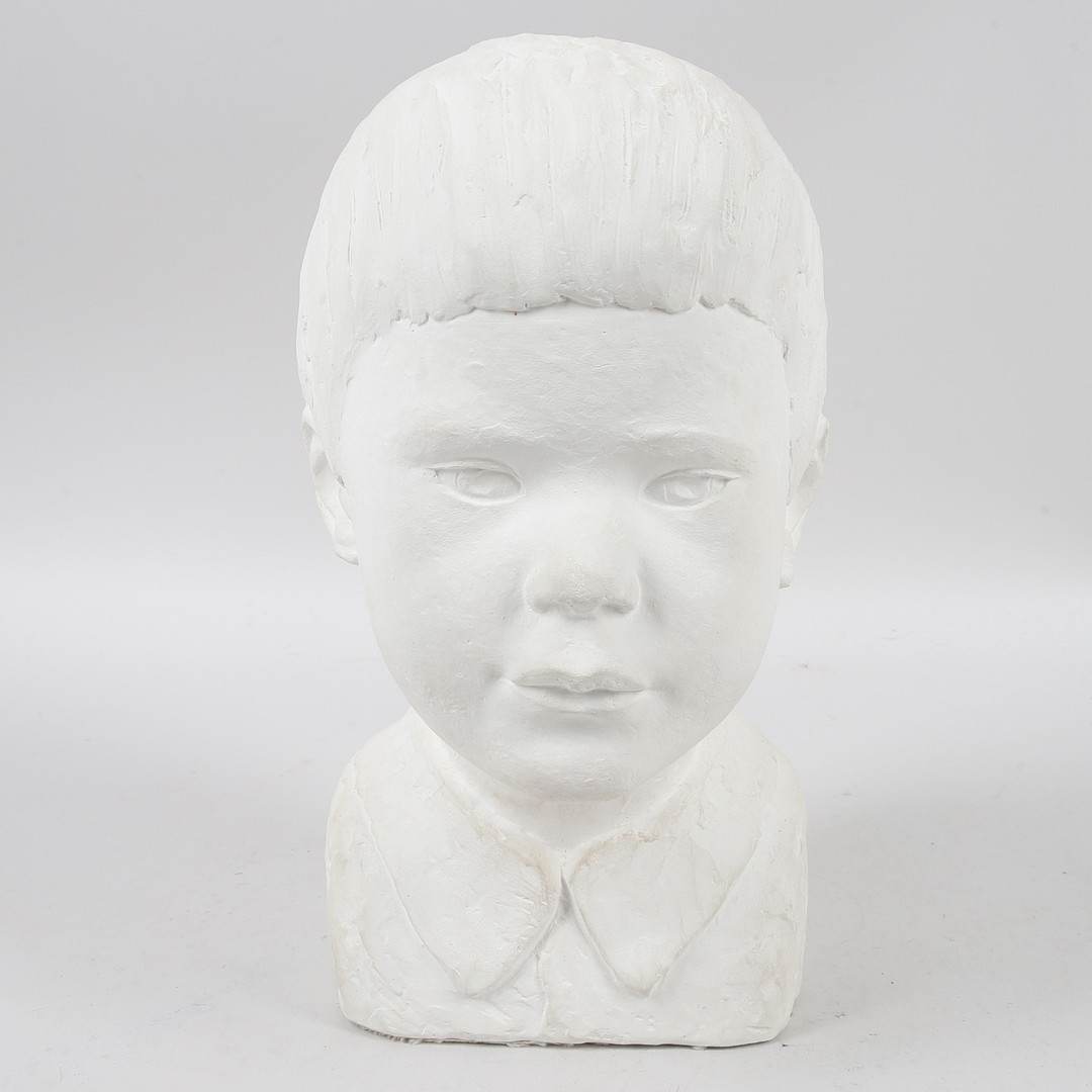 BROR FORSLUND. Skulptur, gips, barnporträtt, signerad, daterad 1970.