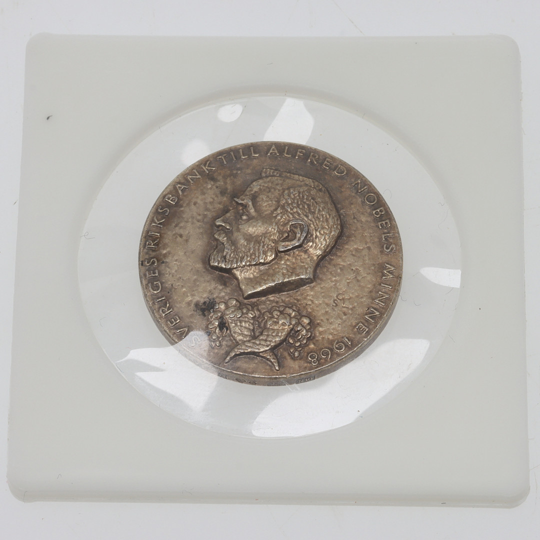 MEDALJ, sterlingsilver, Kungliga Vetenskapsakademien, 1968.