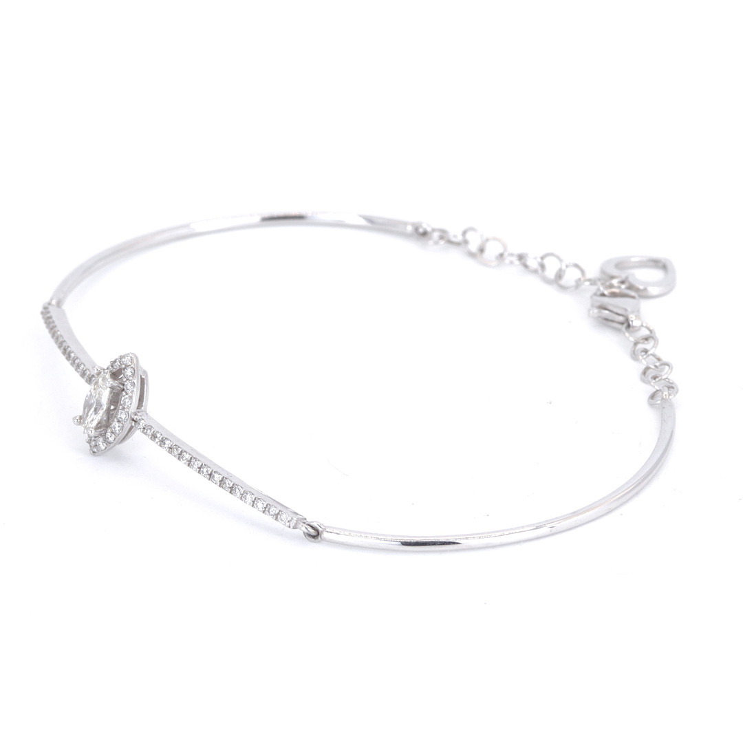 14CT GOLD DIAMOND BRACELET.