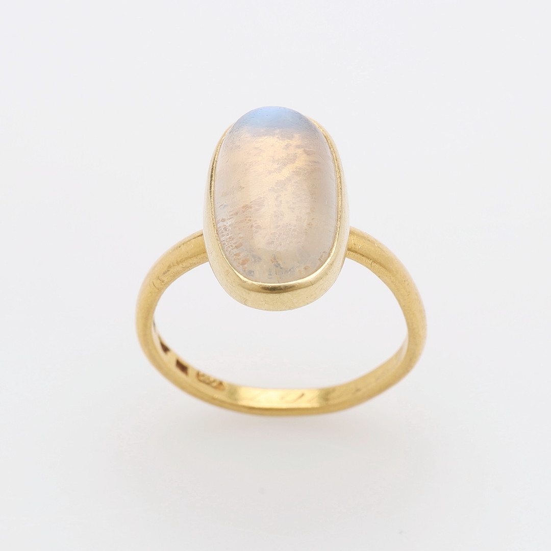 RING, GULD 23 K, MÅNSTEN, TOTAL VIKT 5 GRAM.