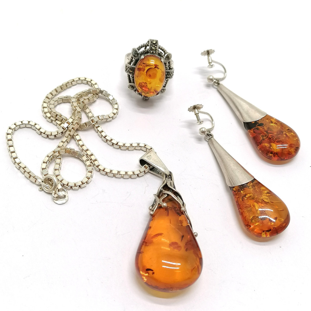 QTY OF SILVER AMBER JEWELLERY etc.