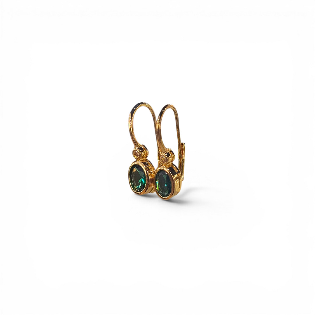 Pendientes estilo clásico en metal dorado con cristales.