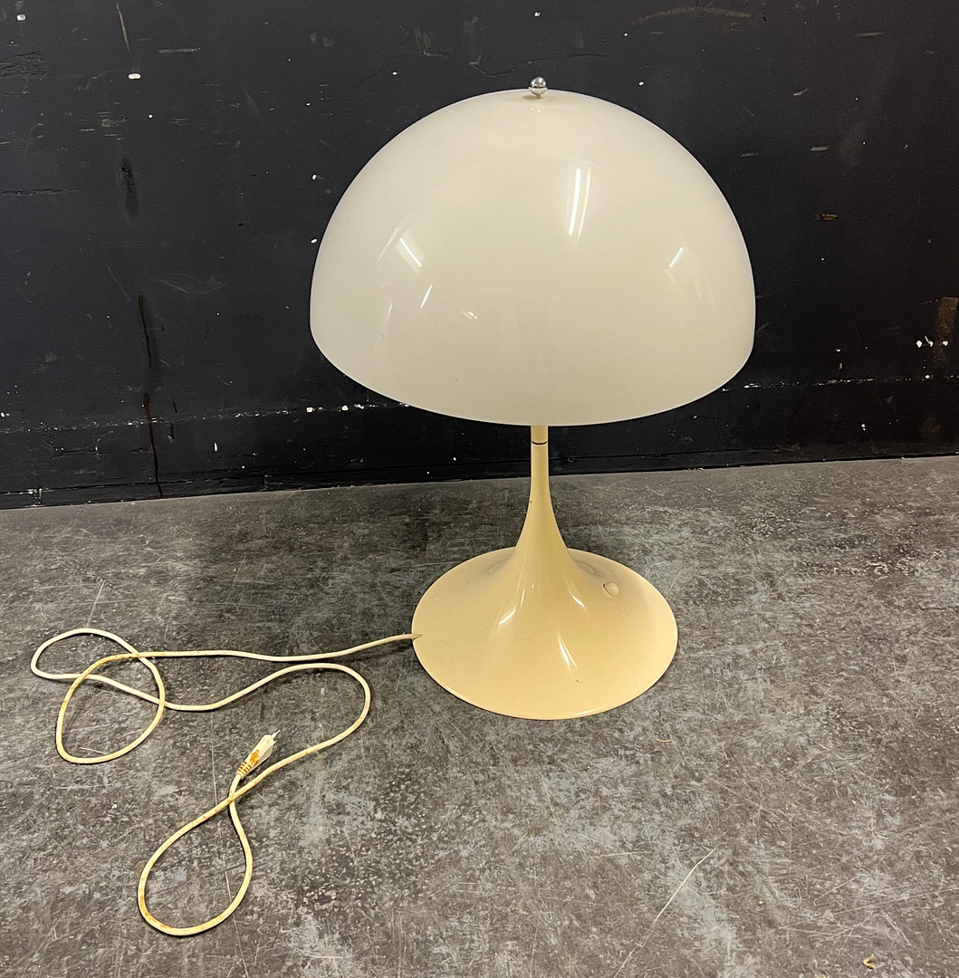 VERNER PANTON. Tischlampe Panthella.