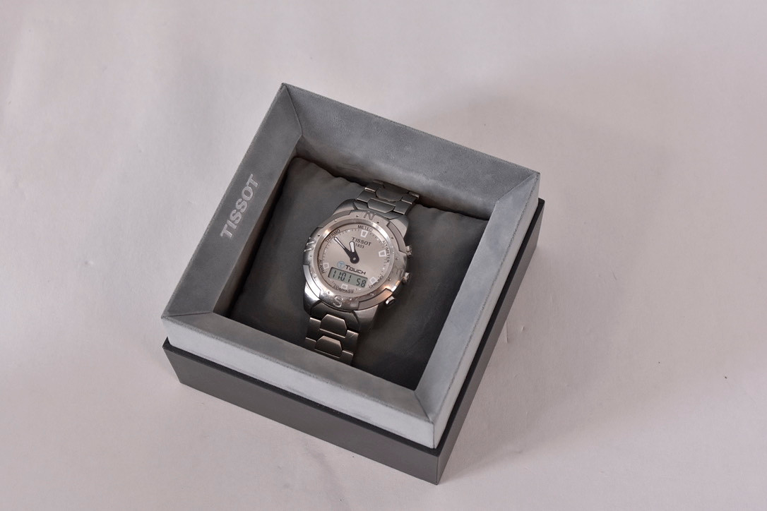 HERRARMBANDSUR, Tissot T-Touch, i rostfritt stål.