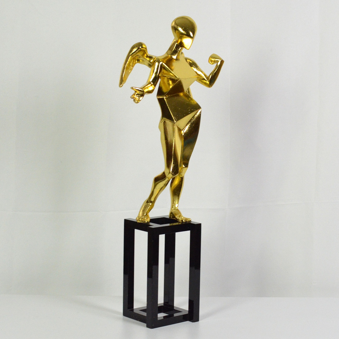 SALVADOR DALÍ (1904-1989). KUBISTISCHER ENGEL, 1983, BRONZESKULPTUR MIT GOLDENER PATINA, SCHWARZER SOCKEL, IN BRONZE SIGNIERT UND NUMMERIERT (243/990).