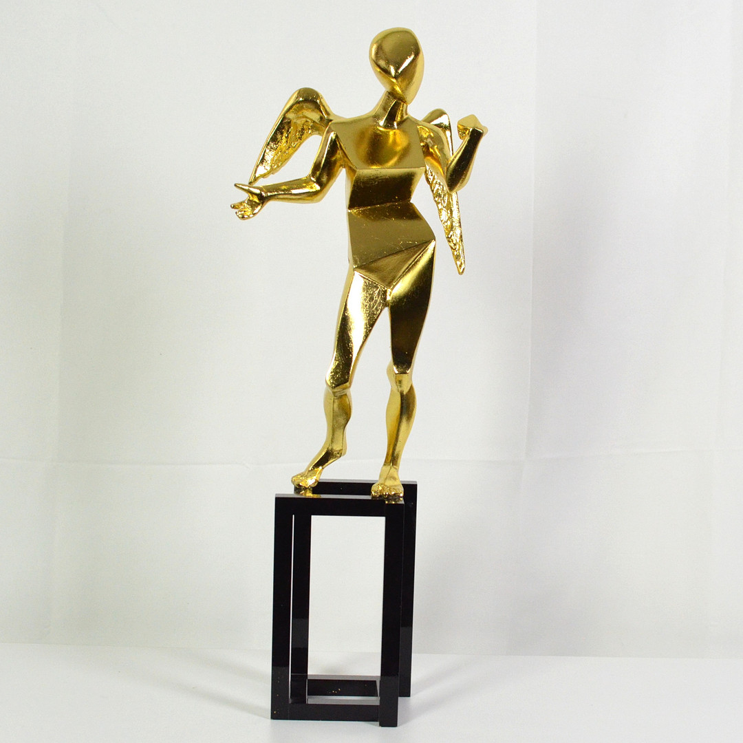 SALVADOR DALÍ (1904-1989). KUBISTISCHER ENGEL, 1983, BRONZESKULPTUR MIT GOLDENER PATINA, SCHWARZER SOCKEL, IN BRONZE SIGNIERT UND NUMMERIERT (243/990).