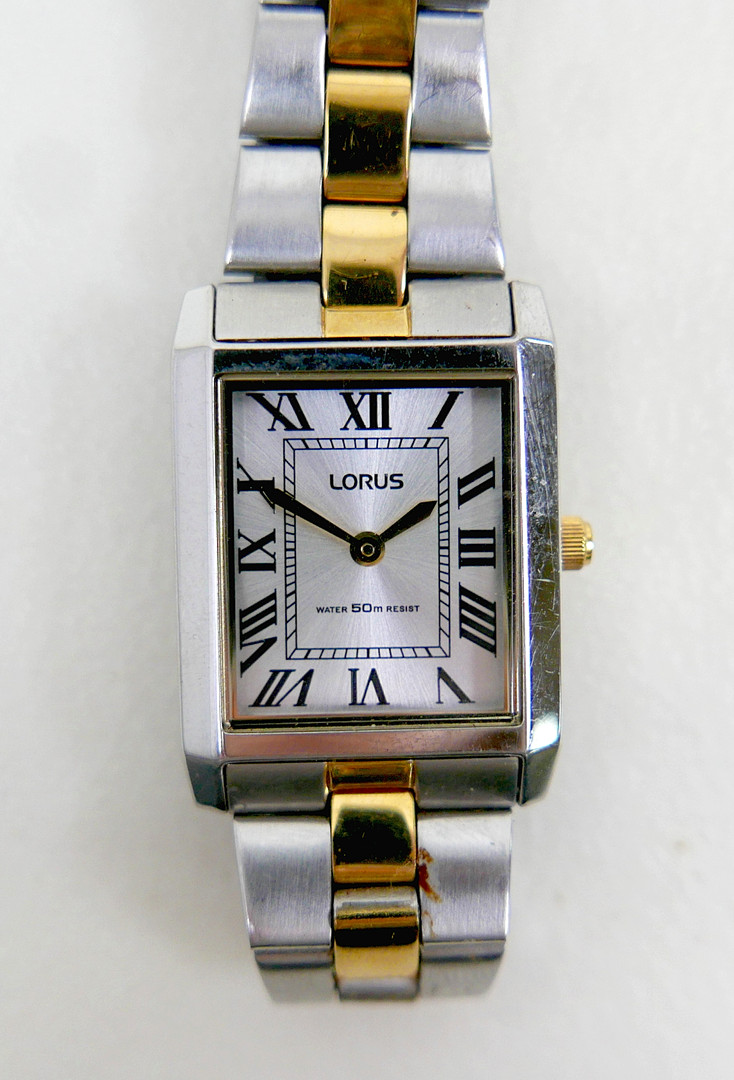 FIVE ASSORTED LADIES WRISTWATCHES.