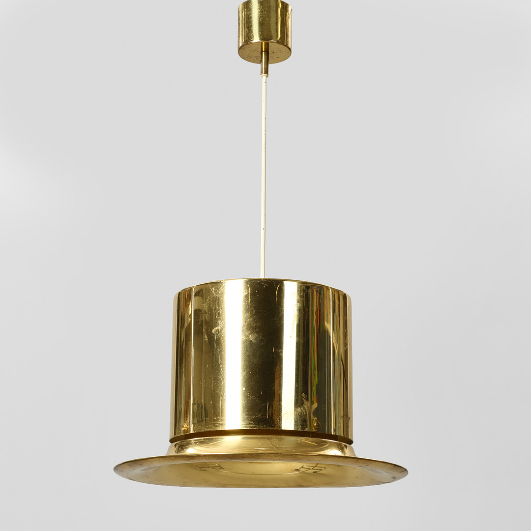 HANS-AGNE JAKOBSSON. Loftlampe af messing udformet som klassisk herrehat, modelnr. 722/245, Hans-Agne Jakobsson AB, Markaryd, Sverige, 1960/70'erne.