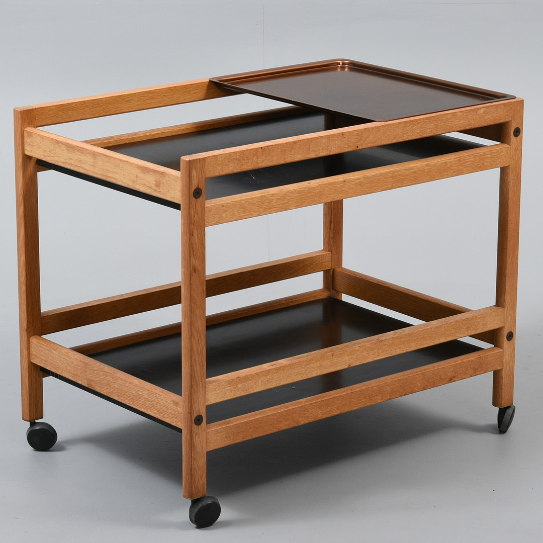 BØRGE MOGENSEN. Rullebord/serveringsvogn af massiv eg og formica med løs bakke, Fredericia Stolefabrik, model 5370, Danmark, 1960'erne.