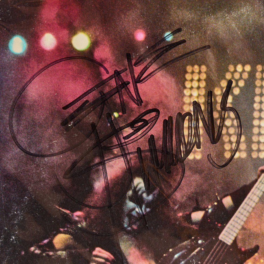 KISS AUTOGRAFER. Vinyl "Alive!" med signerat omslag. Astor records. 1975. Medföljer svartvitt promotionfoto.
