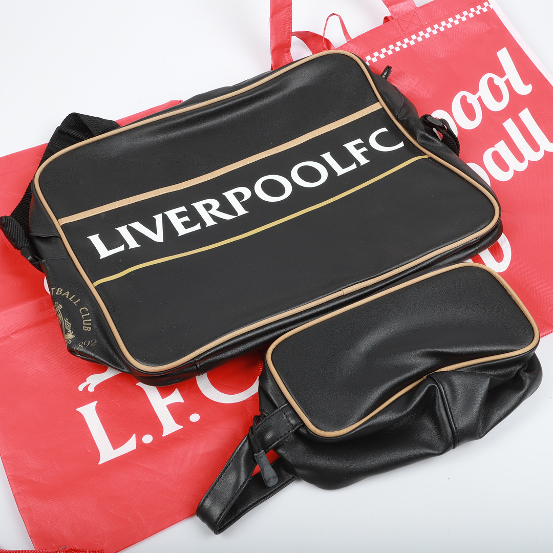 VÄSKA M. M., 4 stycken, Official Liverpool F.C. Product, konstskinn, 2000-tal.