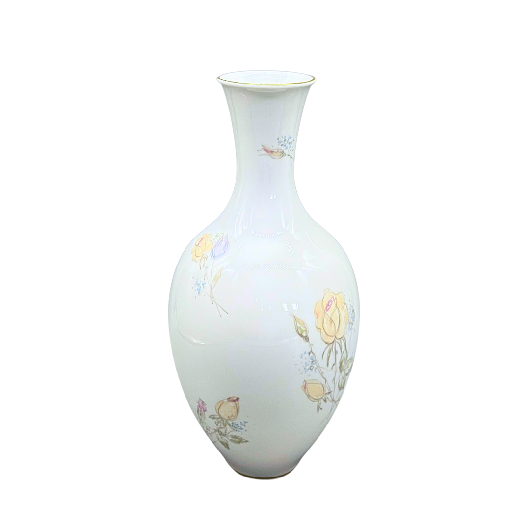 HEINRICH PORZELLANVASE MIT GOLDRAND UND FLORALEM DEKOR.