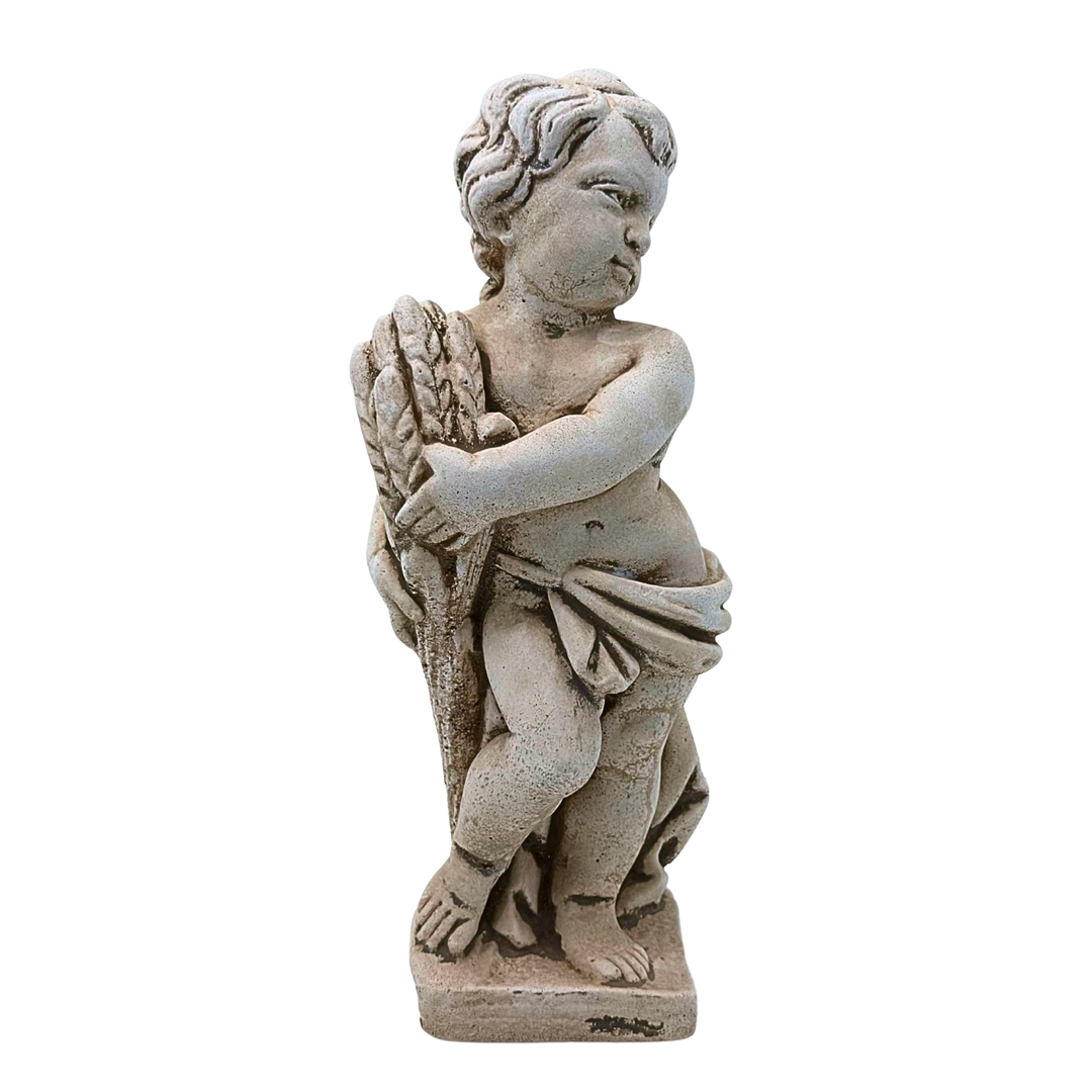 PUTTO GARTENSKULPTUR AUS STEINGUSS MIT GETREIDEÄHREN.