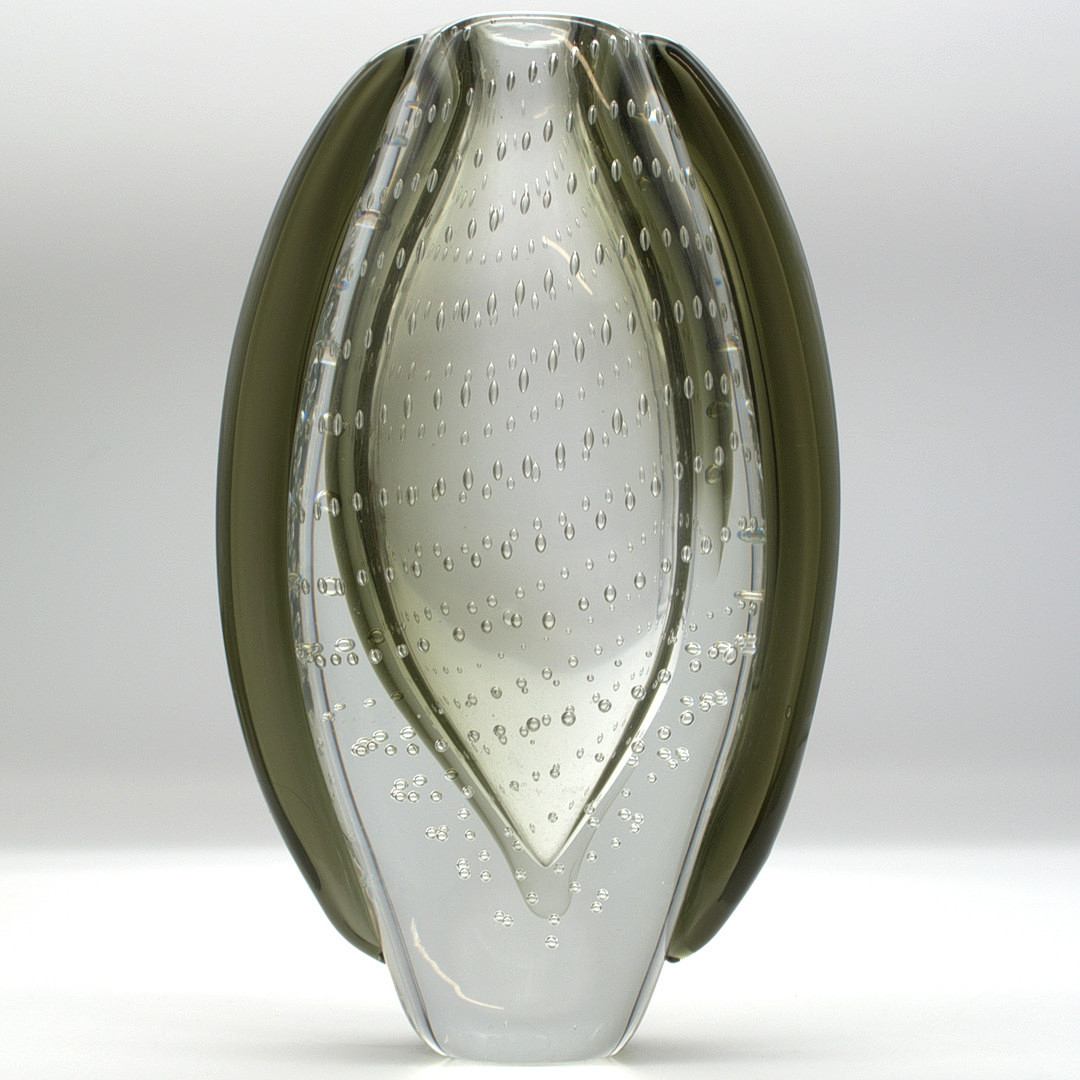 ARCHIMEDE SEGUSO. MURANOGLAS VASE MIT LUFTBLASEN, BULLICANTE BUBBLE, KLARES GLAS AUSSEN, INNEN GRÄULICH, 1970ER JAHRE.