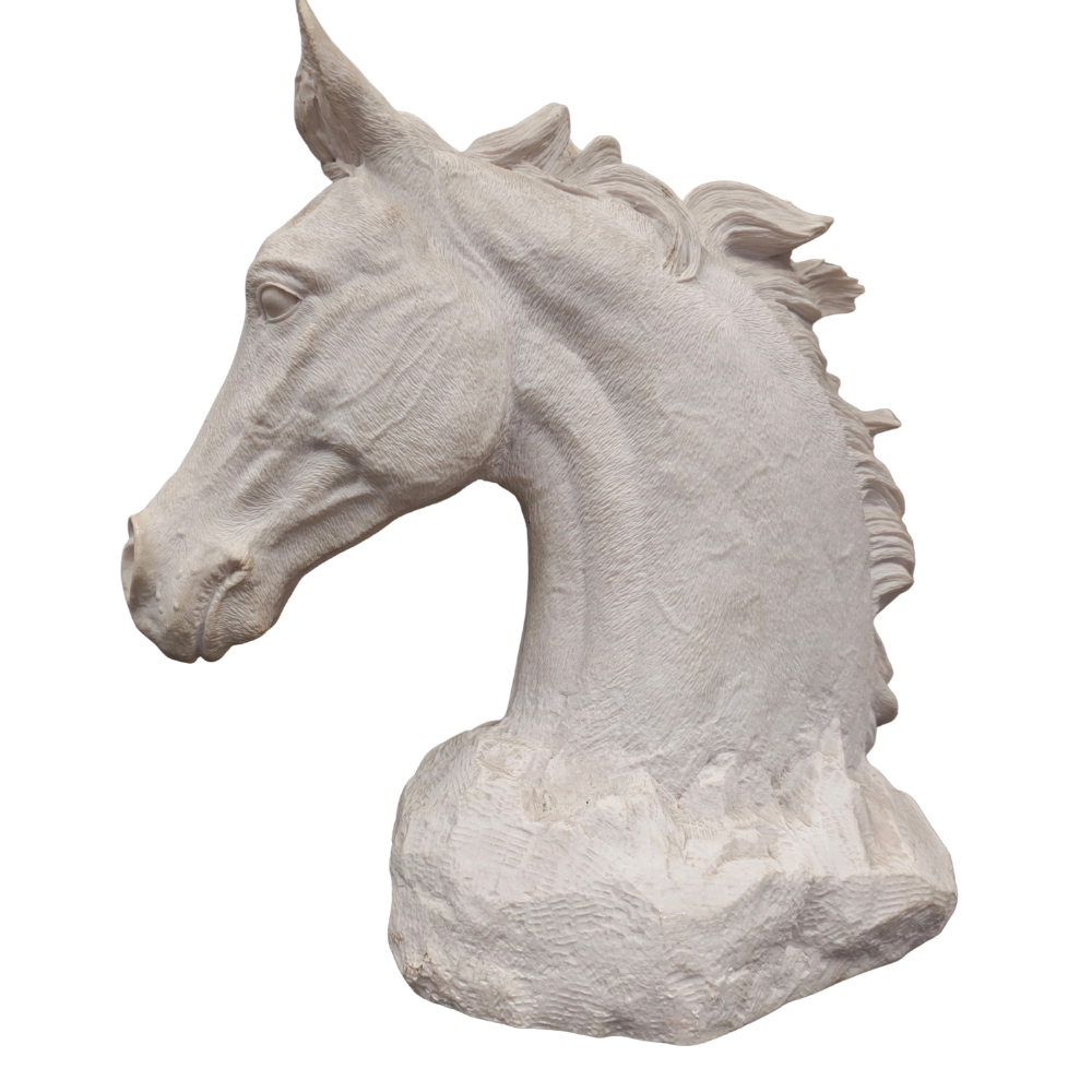 Busto de caballo en marmolina.