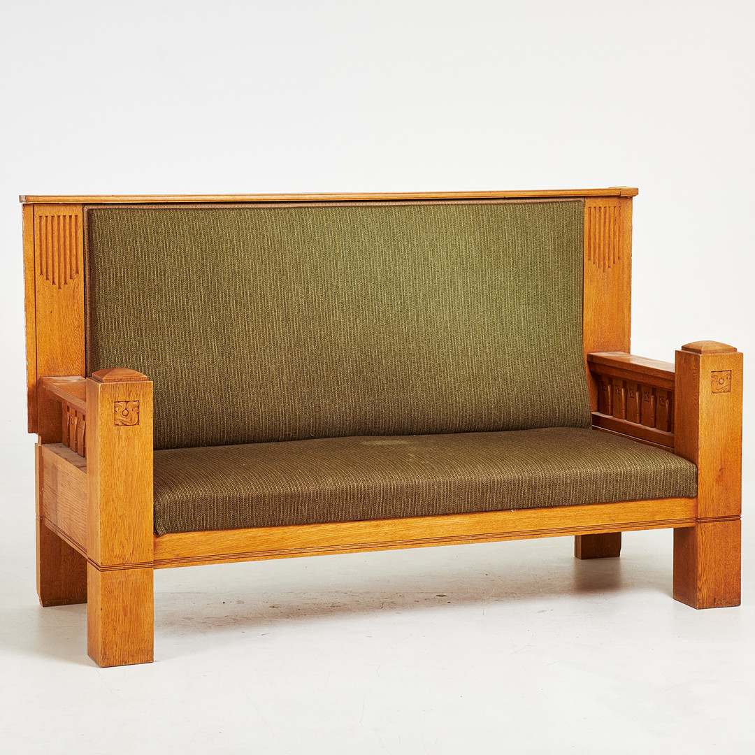 SOFFA, ek, skuren dekor, 1900-talets början.