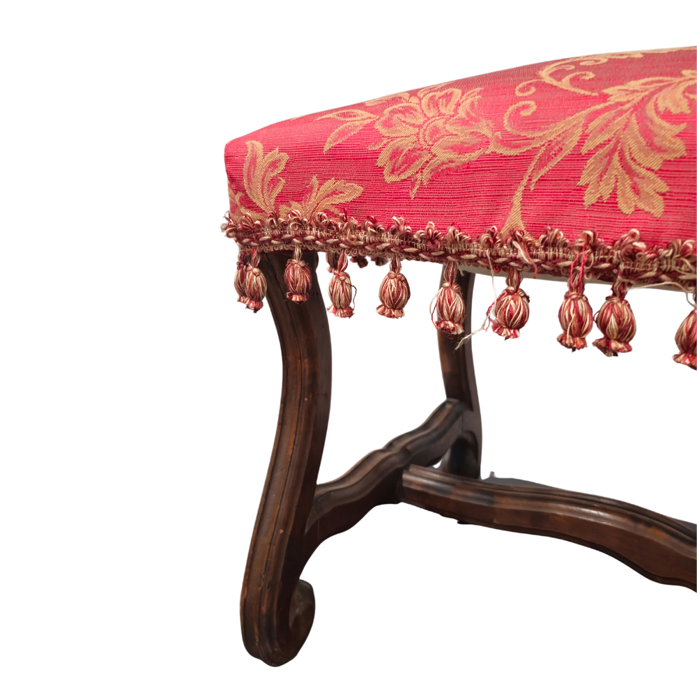 Banqueta en madera.