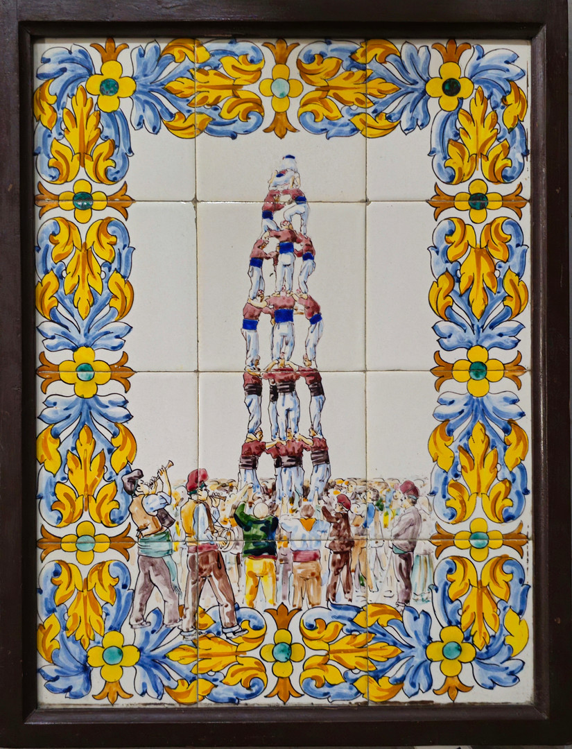 Azulejos enmarcados representando "Els castellers".