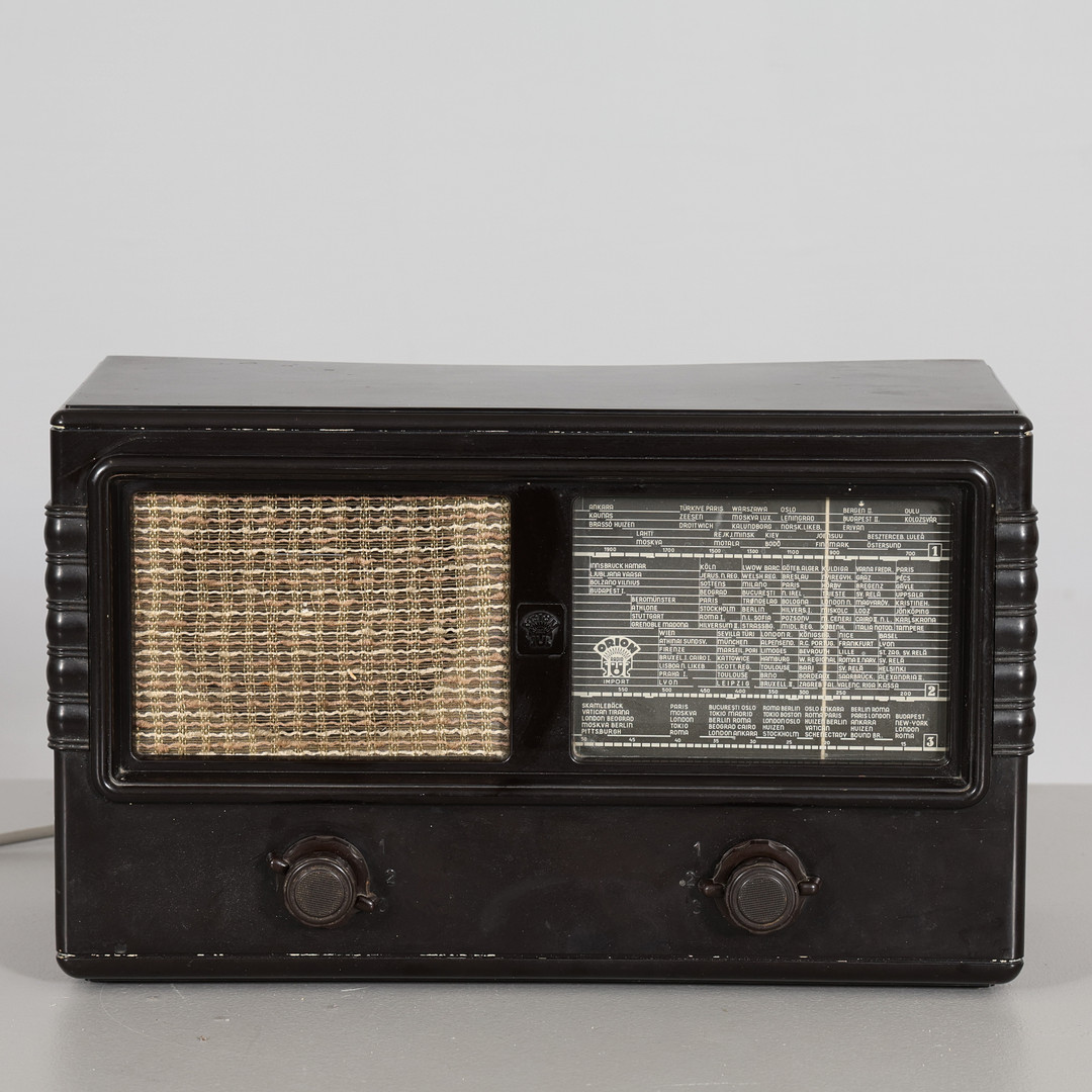 RADIO, stomme av bakelit, Typ 243 S, Orion Ungern.
