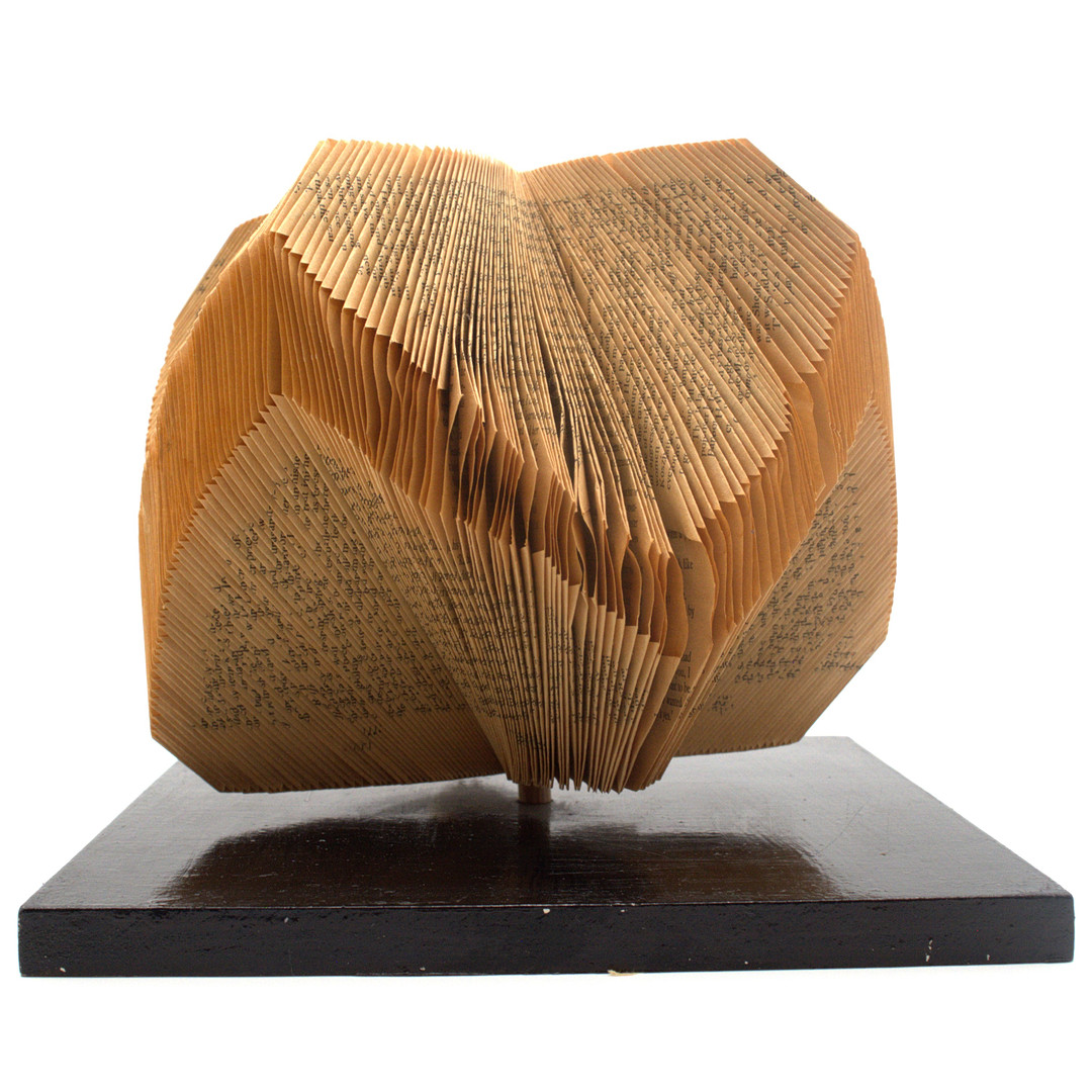 MALONE DIETRICH. (GEB. 1942) DREIDIMENSIONALE BUCHSKULPTUR, DÄNEMARK, ZEITGENÖSSISCH.