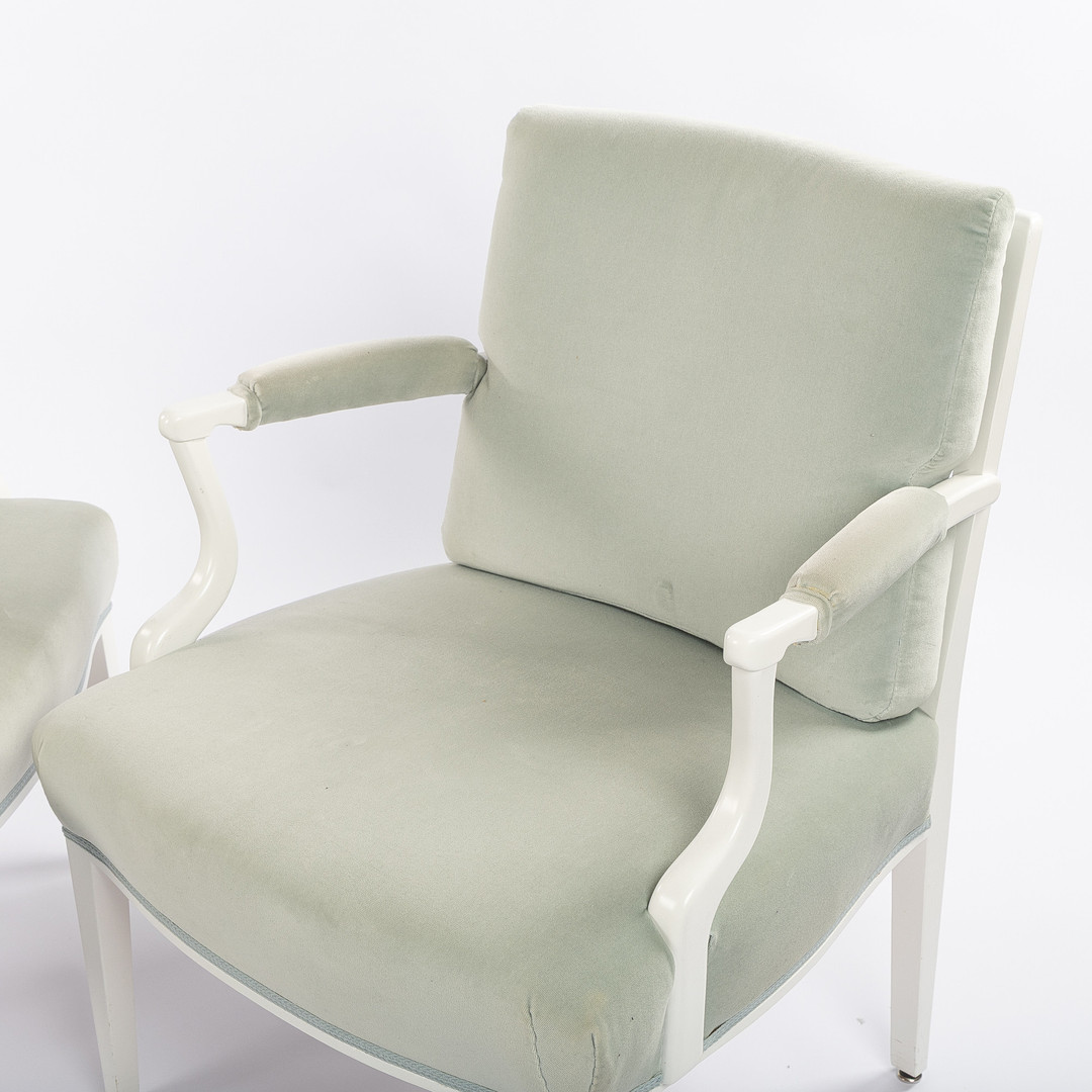 JOSEF FRANK. Karmstolar, ett par, vitlackade, modell 969, Firma Svenskt Tenn, Stockholm, formgivna 1939.