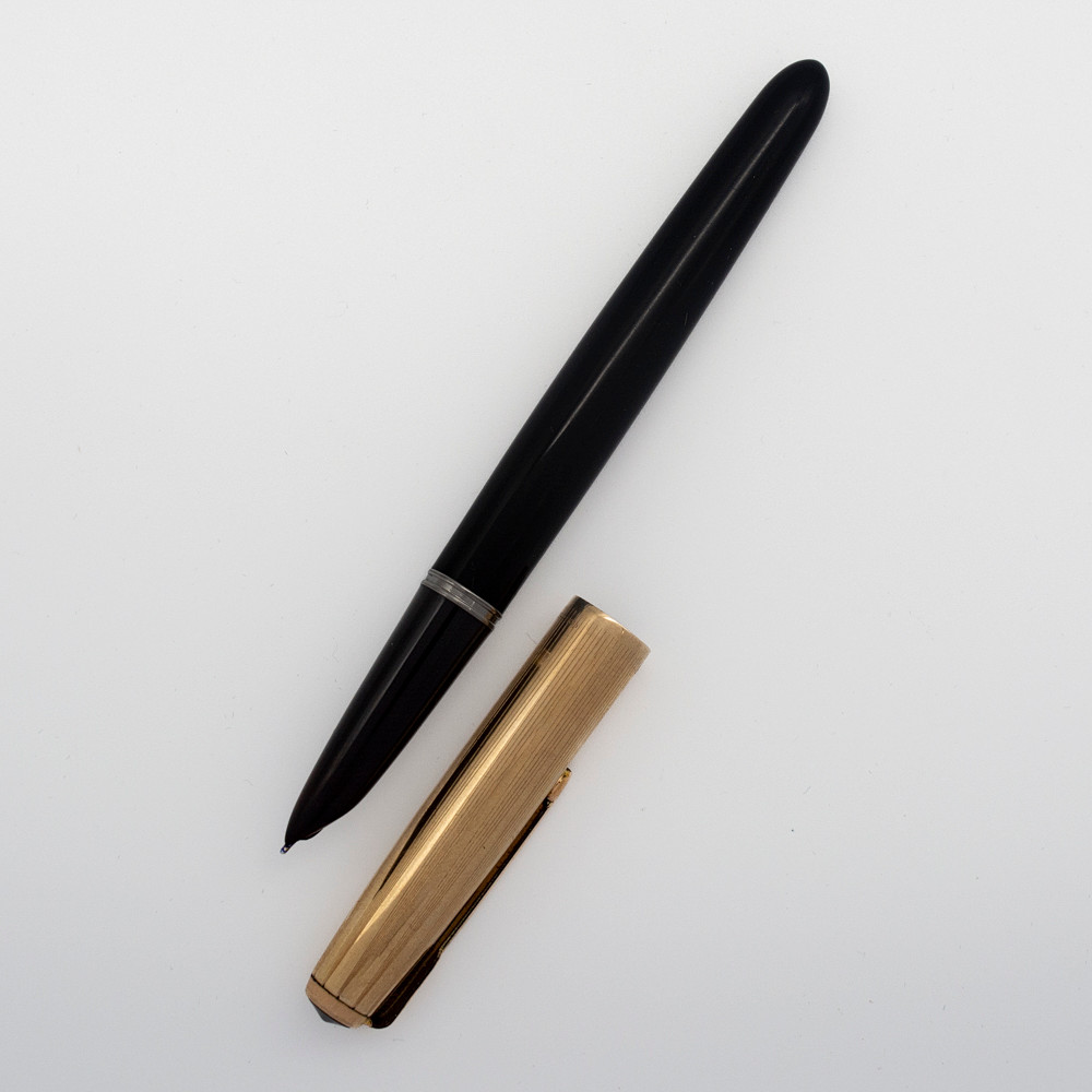 FÜLLFEDERHALTER PARKER 51, DOUBLEKAPPE, 14 KARAT GOLDFEDER, MADE IN ENGLAND, 1940-1960ER JAHRE.