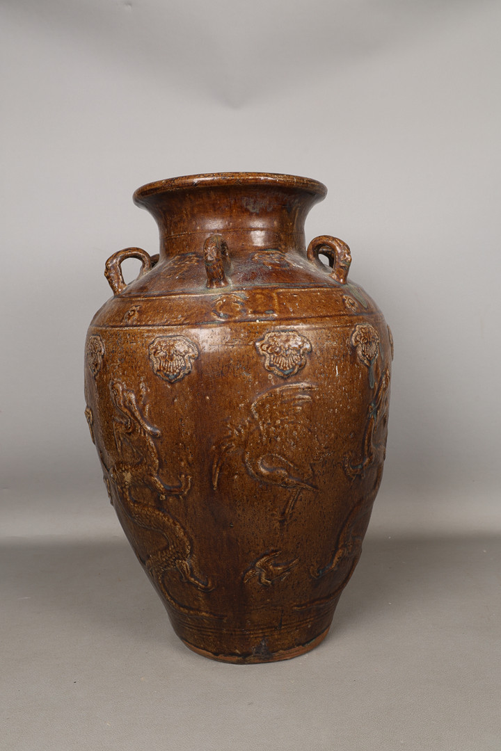 A LARGE CHINESE STONEWARE BALUSTER VASE, REPUBLIC PERIOD.