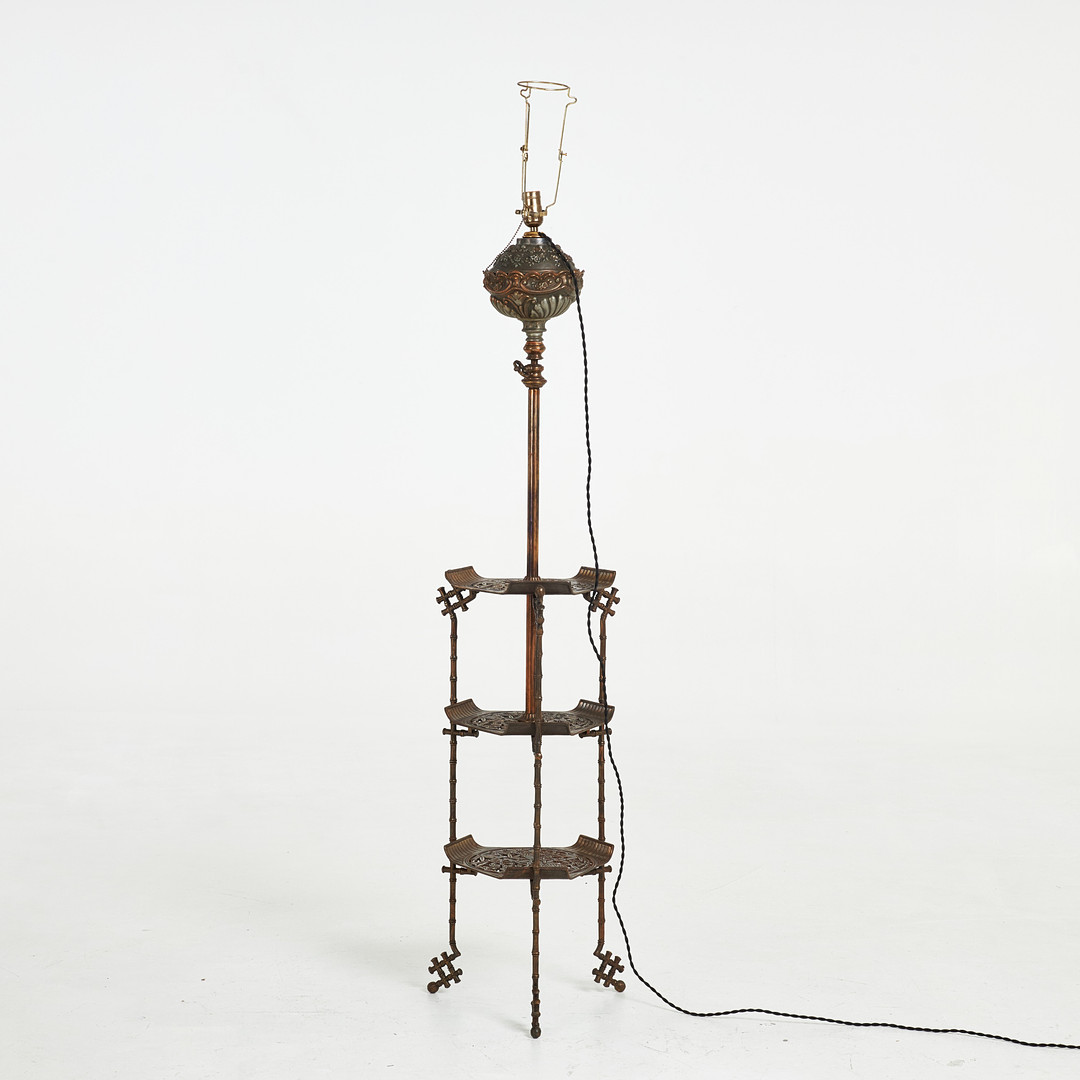 GOLVLAMPA, 1900-tal, mässing, omgjord fotogen, höj- och sänkbar.
