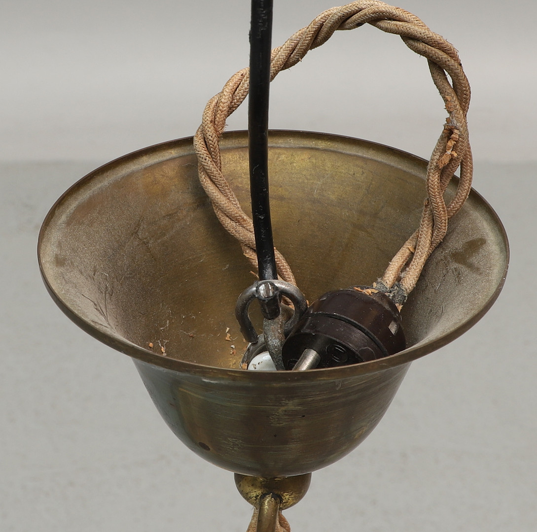 TAKLAMPA, mässing och prismor, 1900-tal.