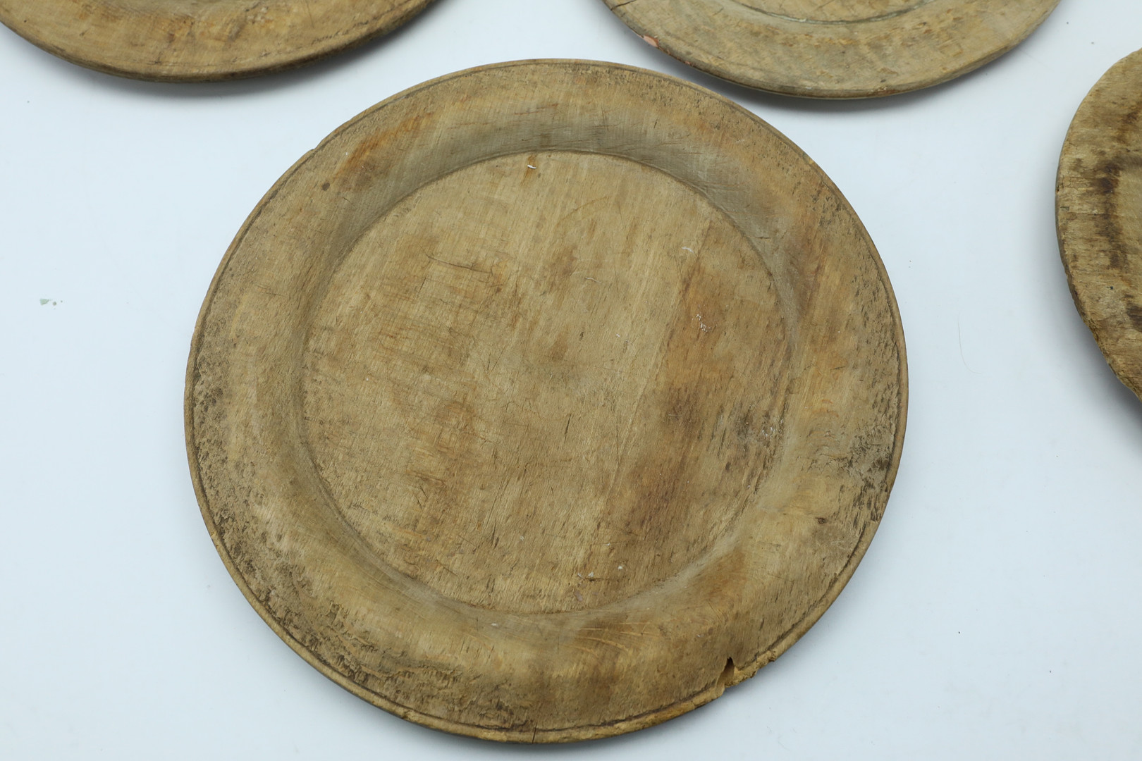 TALLRIKAR, allmoge, 6 st, trä, Hälsingland, 1800-tal.