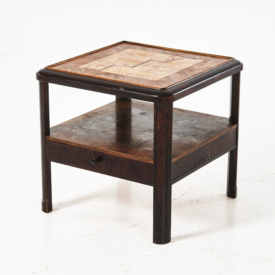 RÖKBORD, 1930/40-tal, fanerad i olikaträslag, intarsia dekor, 2 lådor i sargen.