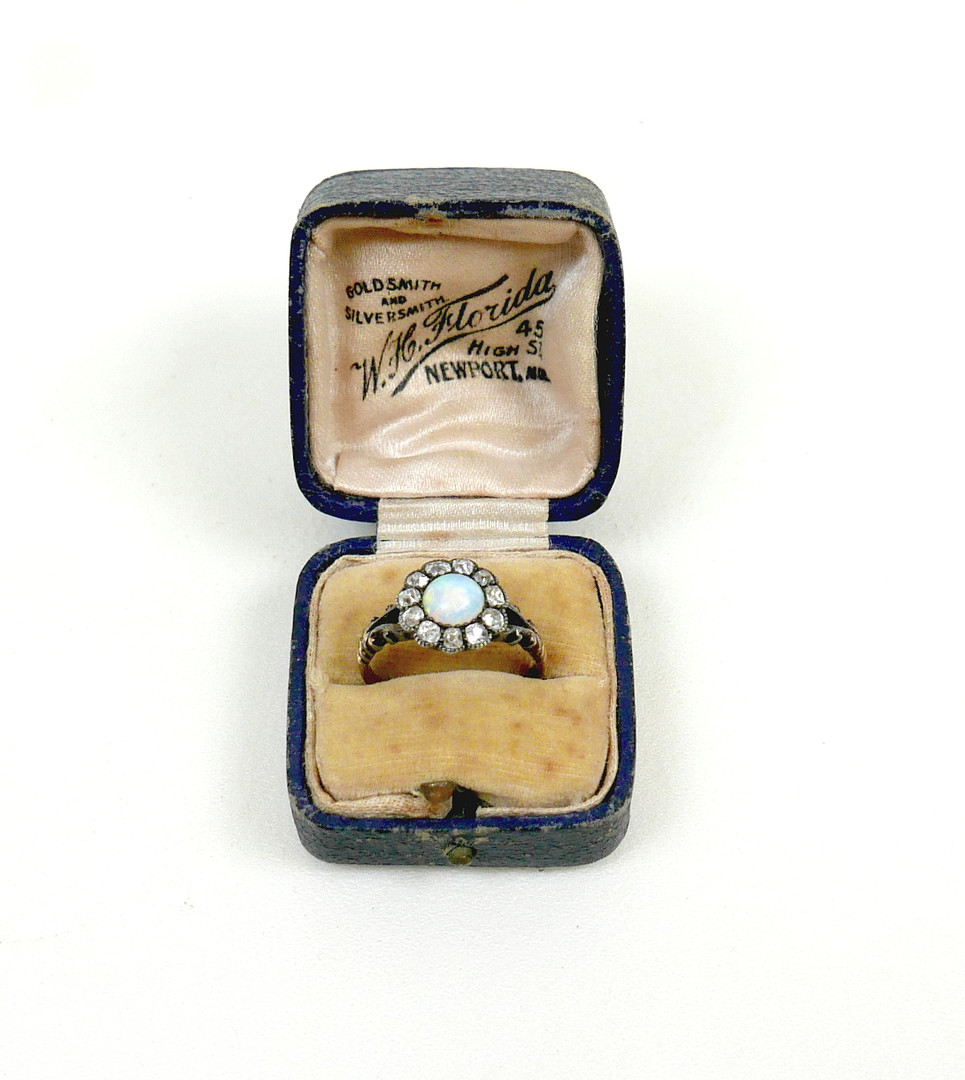 AN 18CT GOLD OPAL AND DIAMOND DAISY RING.