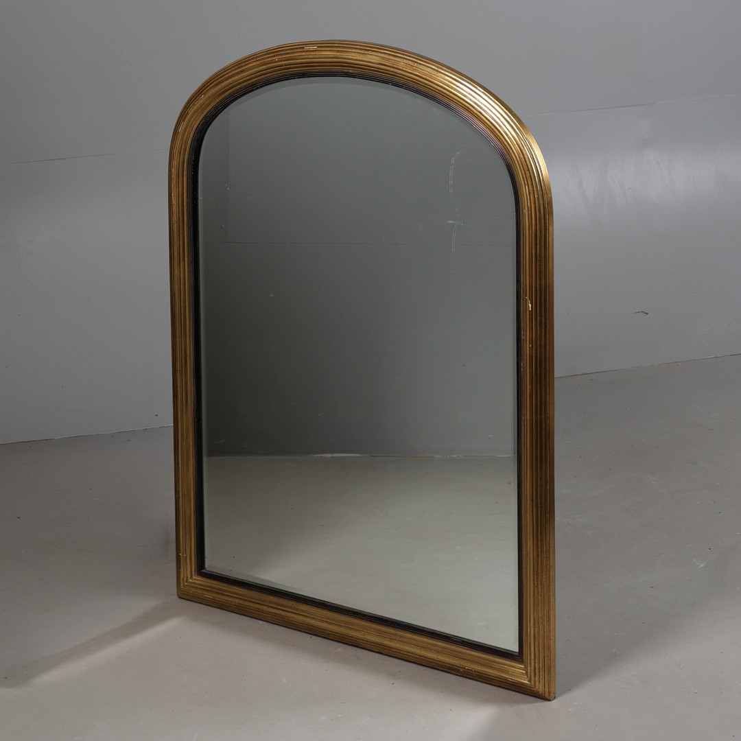 A REGENCY STYLE GILT WALL MIRROR.