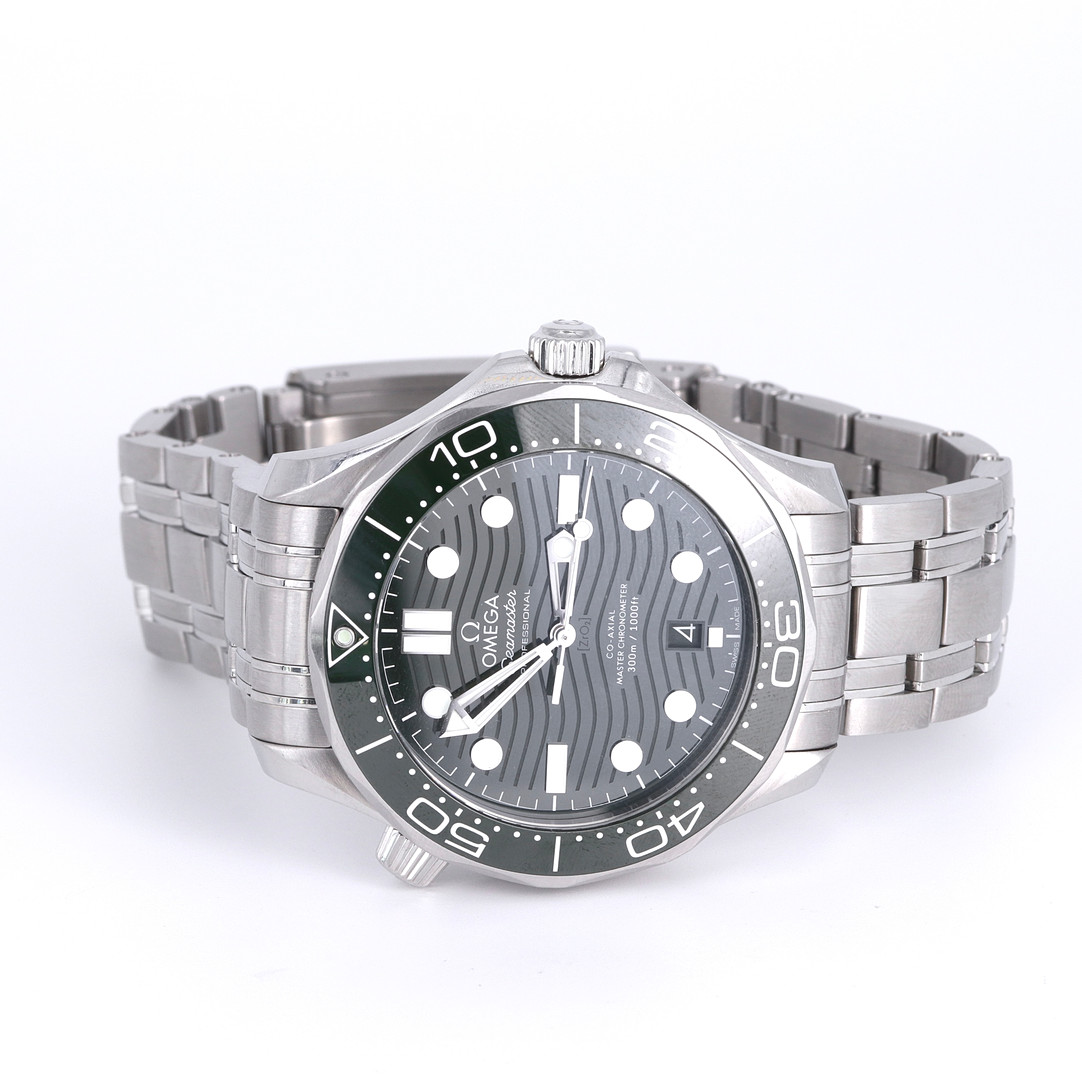 OMEGA SEAMASTER DIVER WRISTWATCH.
