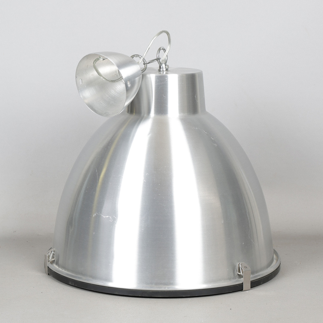 AN INDISUTRIAL CEILING LIGHT FITTING.