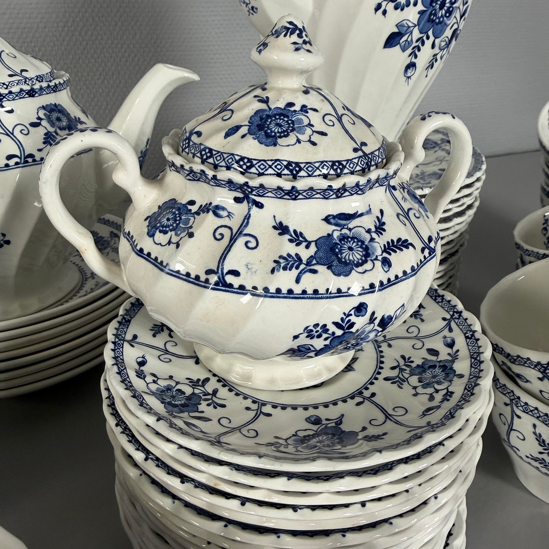 Johnson Bros, England,TE- och KAFFESERVIS, 68-delar, INDIES.