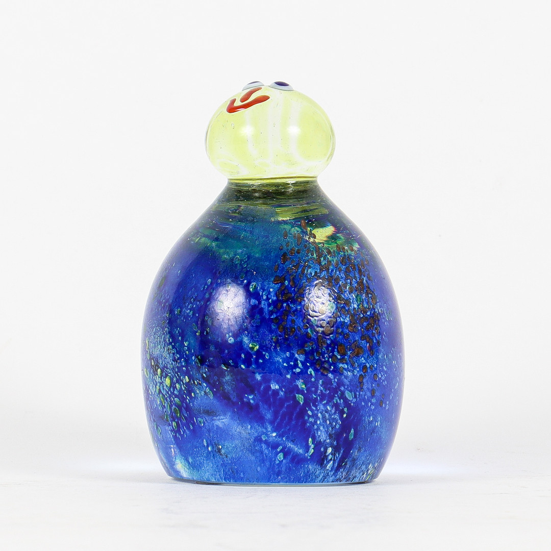 CARLOS R. PEBAQUE. Figurin, konstglas, Gullaskruf, Signerad -99.