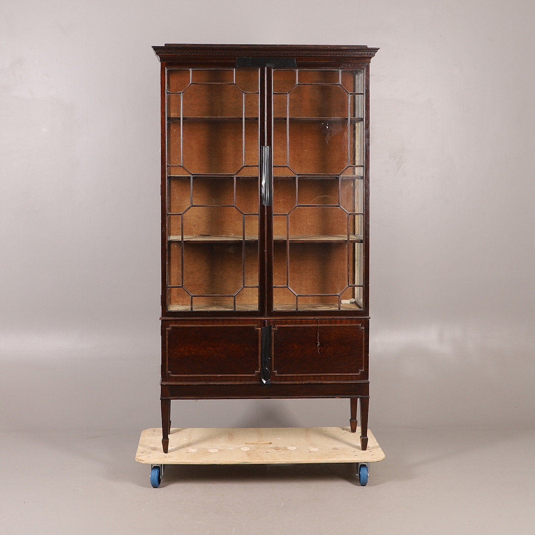 A MAHOGANY ASTRAGAL GLAZED DISPLAY CABINET.