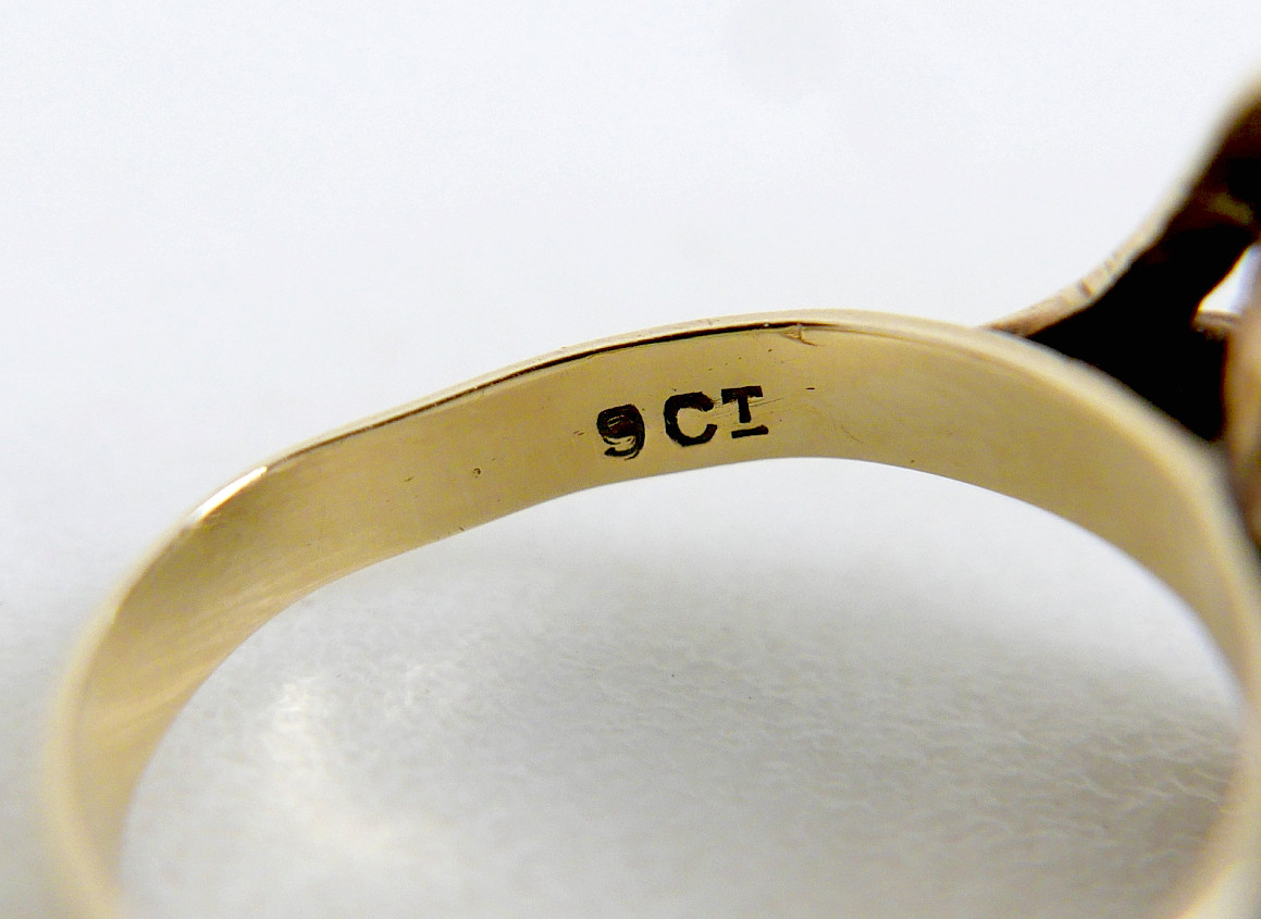 A 9CT GOLD OPAL SOLITAIRE RING.