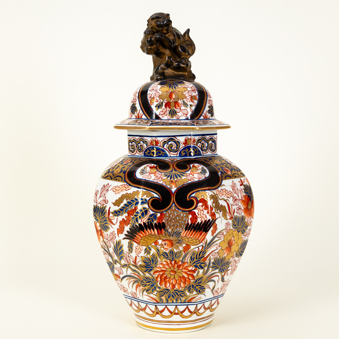 Deckelvase mit asiatischem Dekor, Frankreich, 19.Jh.