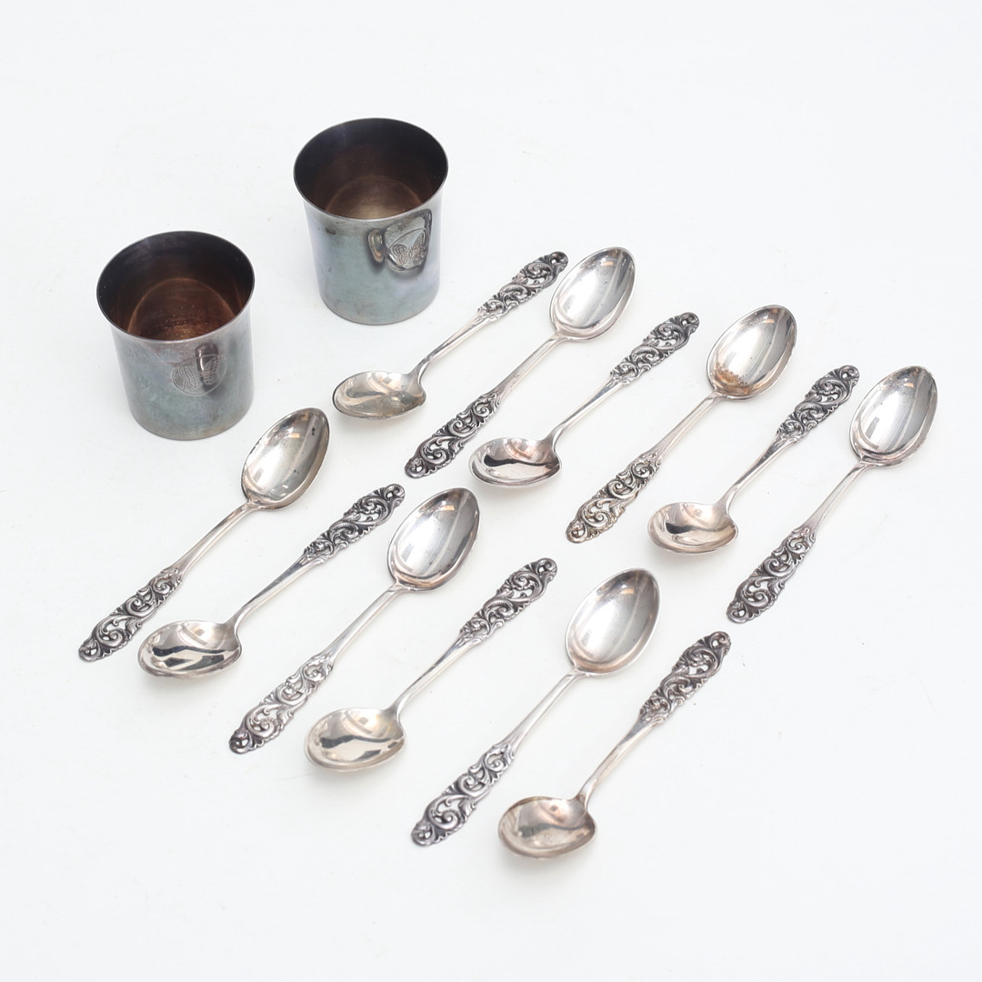 SILVER, moccaskedar samt bägare, 830, vikt 156 gram.