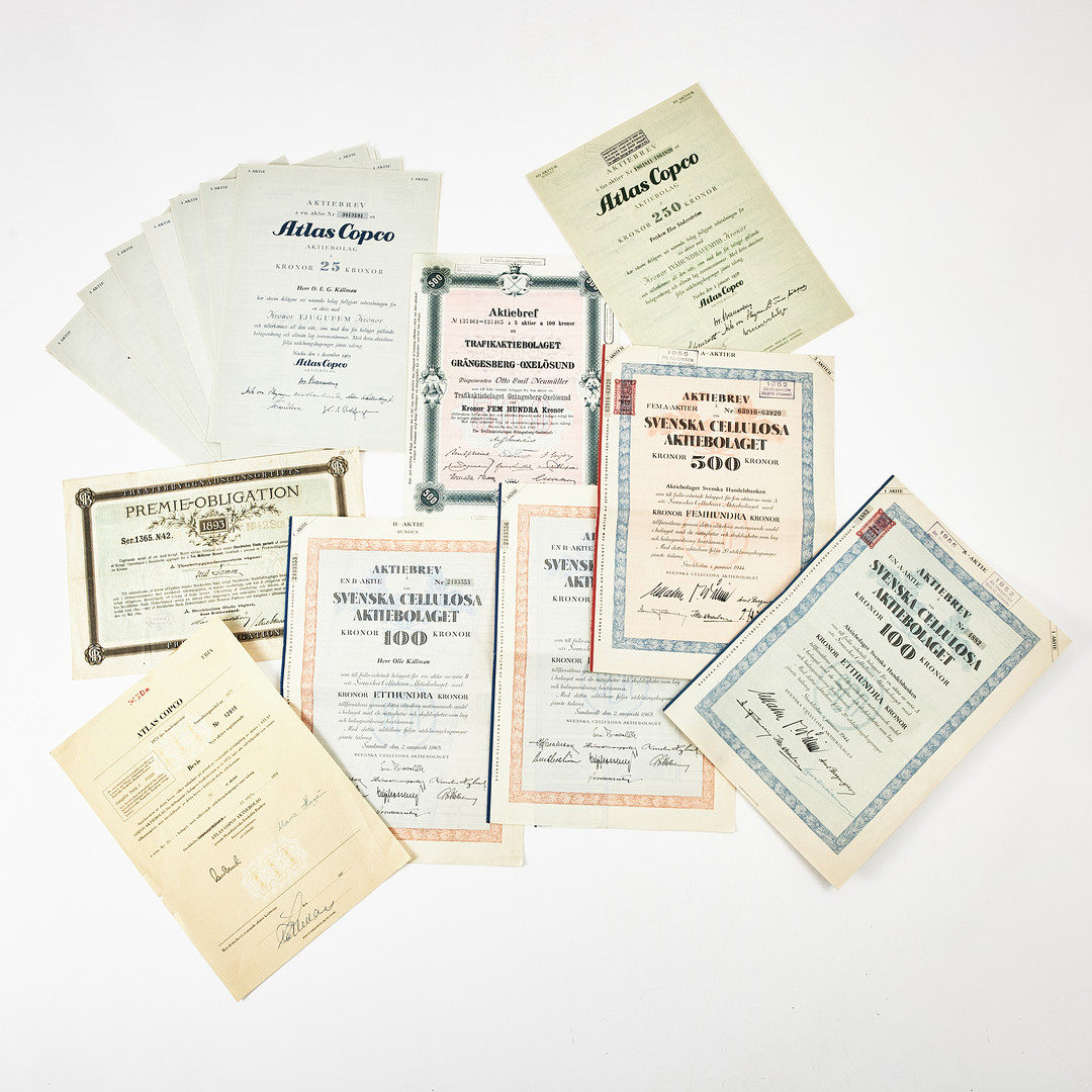AKTIEBREV, Atlas Copco, 25 kr, 10, st., samt ett a 250 kr, 1950-1970-tal, Svenska Cellulosa Aktiebolaget, 3 st., samt ett a 500 kr, 1940, 1960-tal, Trafikaktiebolaget Grängesberg-Oxelösund, 500 kr, 1909, Theaterbyggnadsconsortiets Premie-Obligation, 1893.