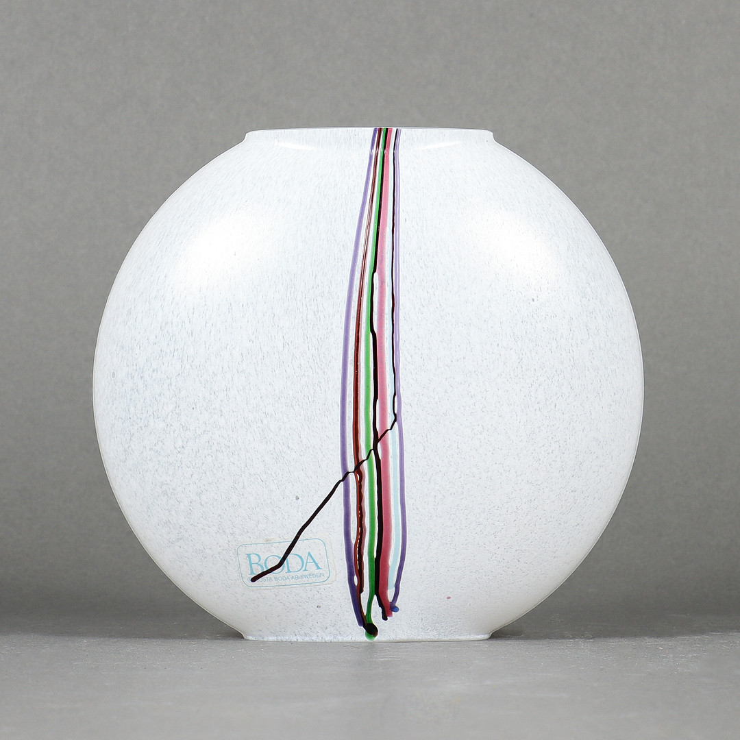 BERTIL VALLIEN. Vas, "Rainbow", konstglas, Kosta Boda, signerad.