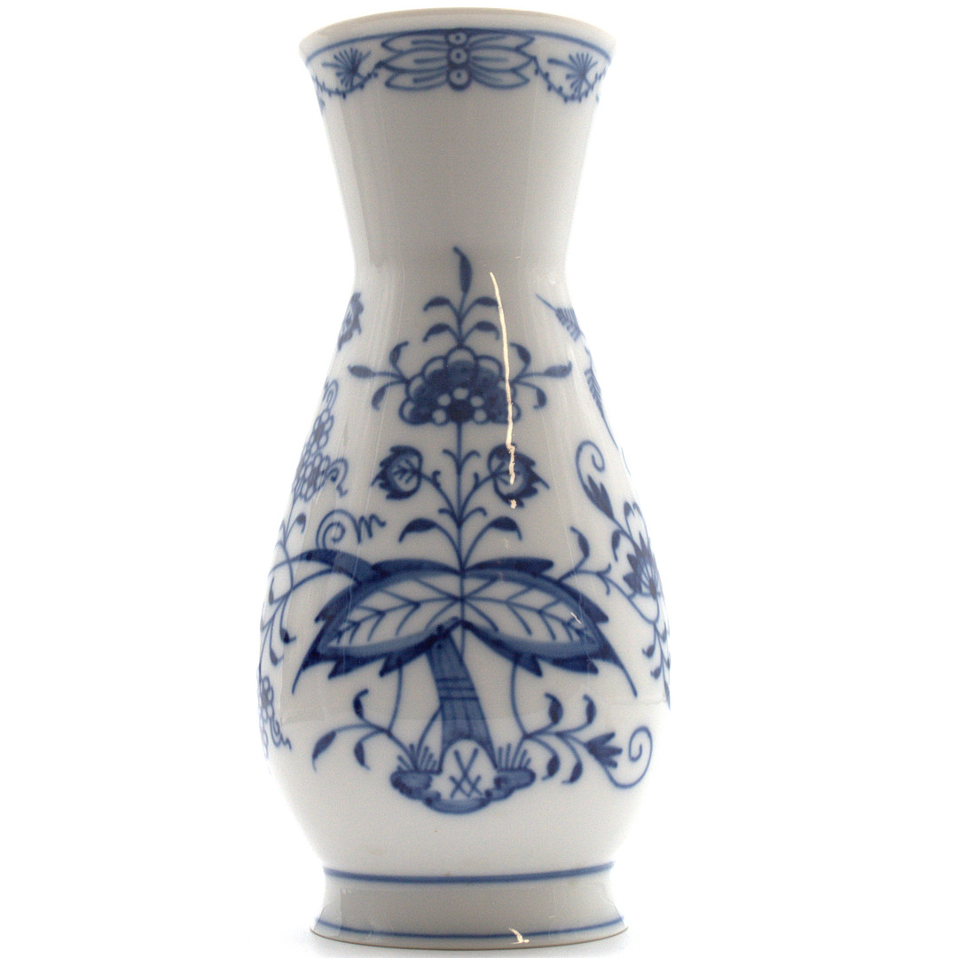 MEISSEN. PORZELLAN VASE ZWIEBELMUSTER CA. 17,5 CM.