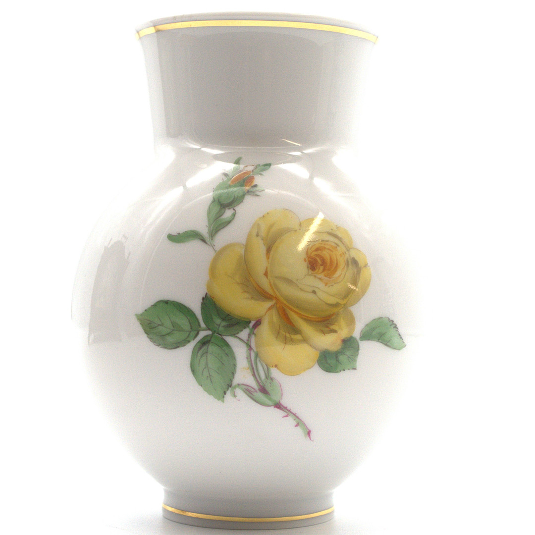 MEISSEN. PORZELLAN VASE GELBE ROSE MIT GRÜNEN BLÄTTERN, MIT GOLDRAND CA. 17,5 CM.
