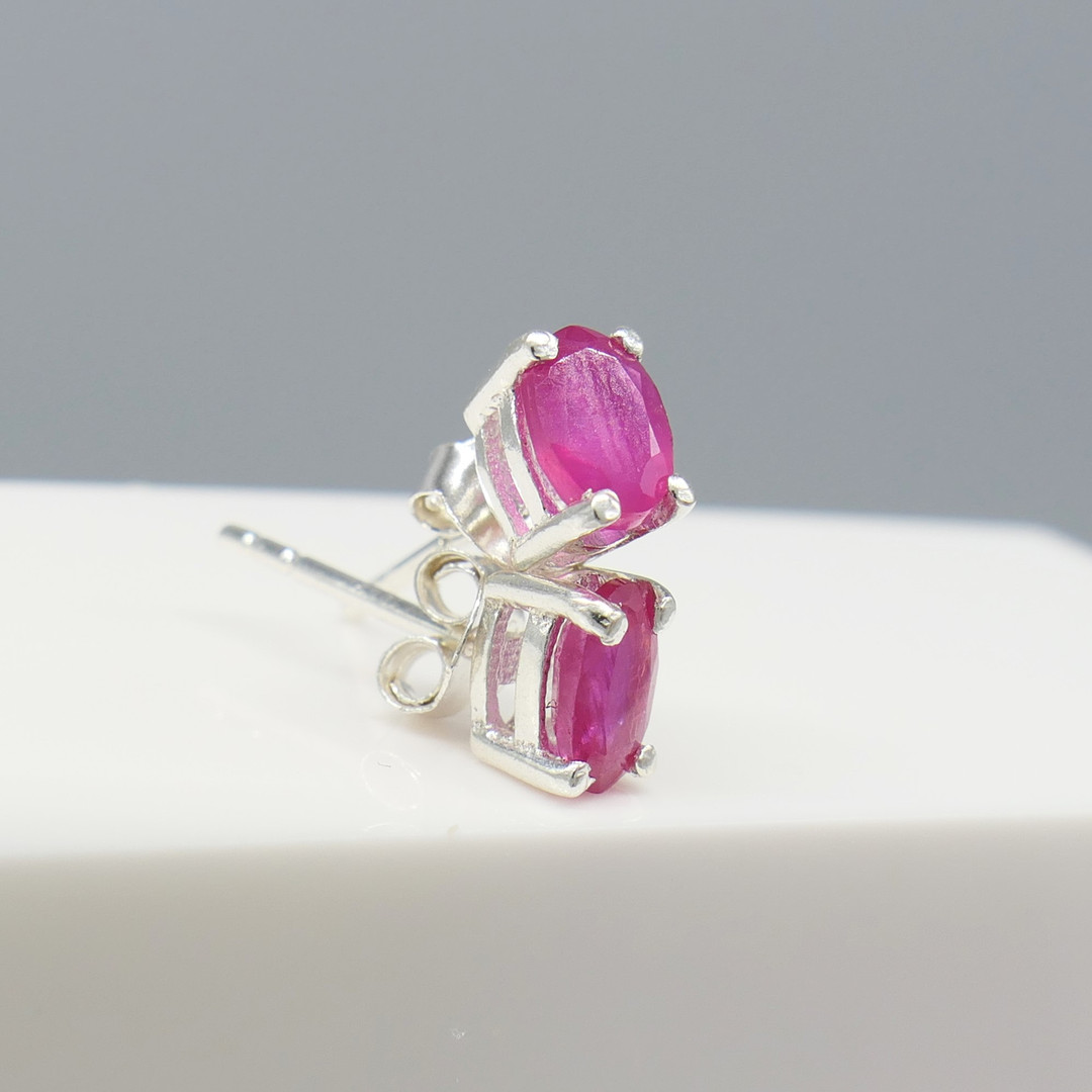 RUBY GEMSTONE ear studs.