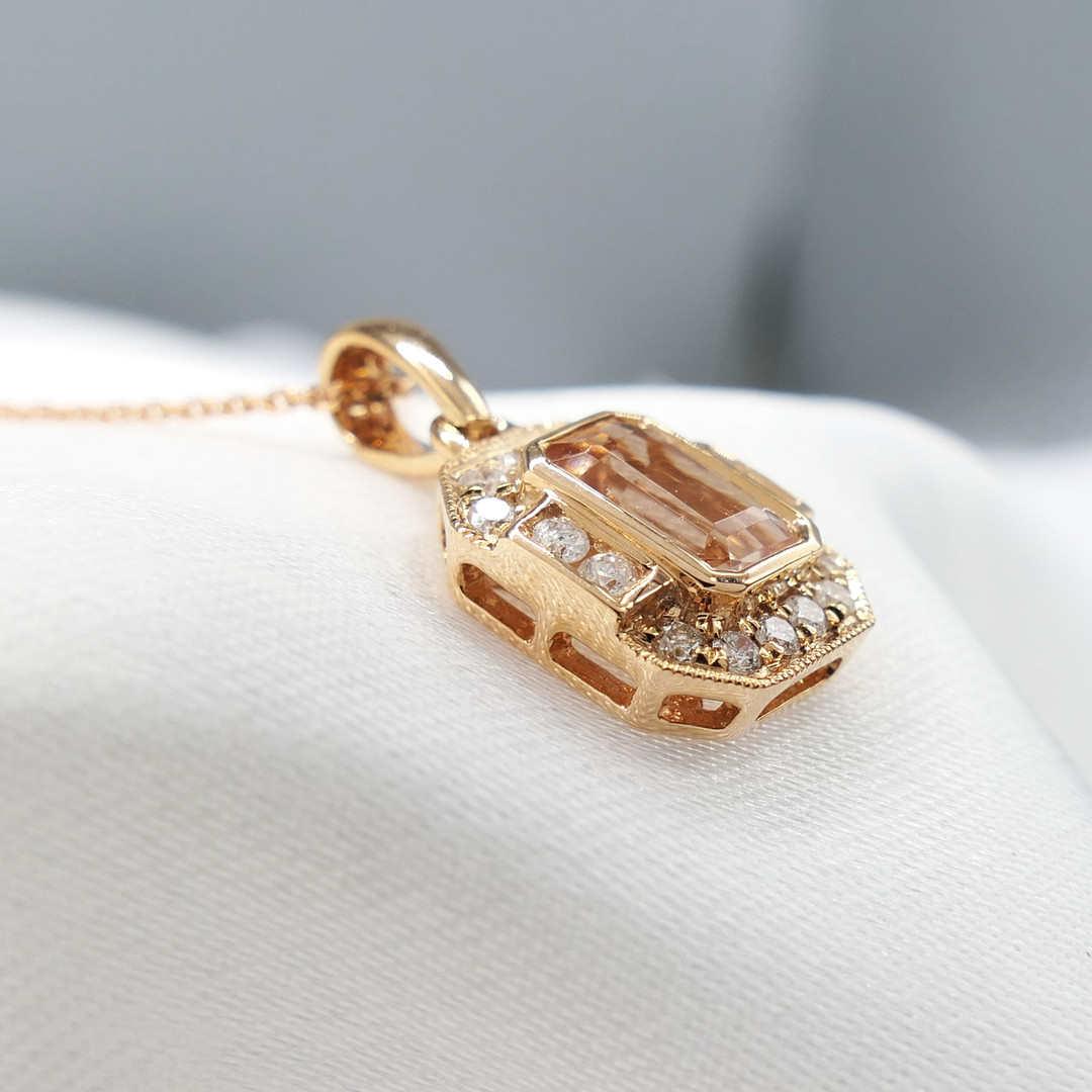 MORGANITE & DIAMOND necklace.