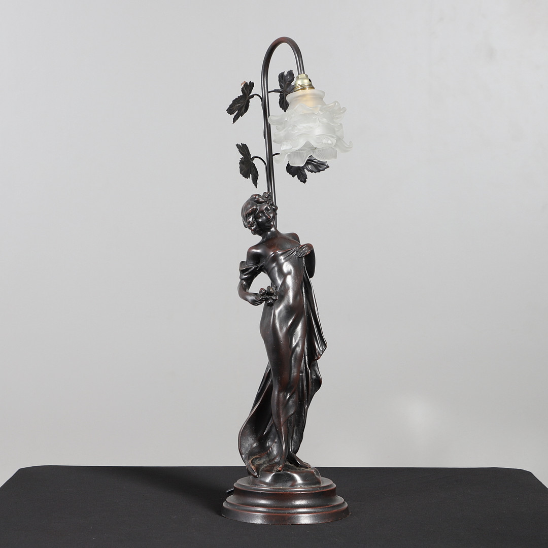 A CAST METAL AND RESIN FIGURAL TABLE LAMP.
