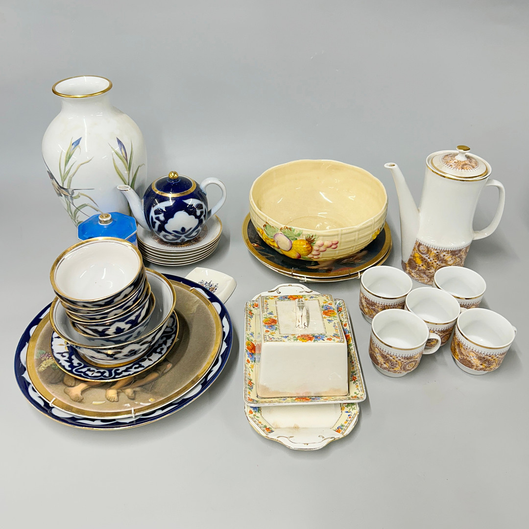 MIXED PORCELAIN.