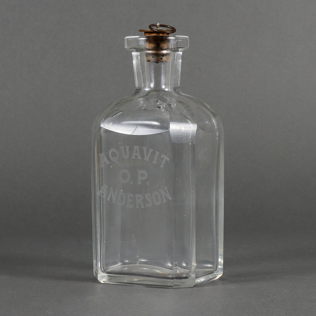 KARAFF/FLASKA, glas, "AQUAVIT O.P. ANDERSON".